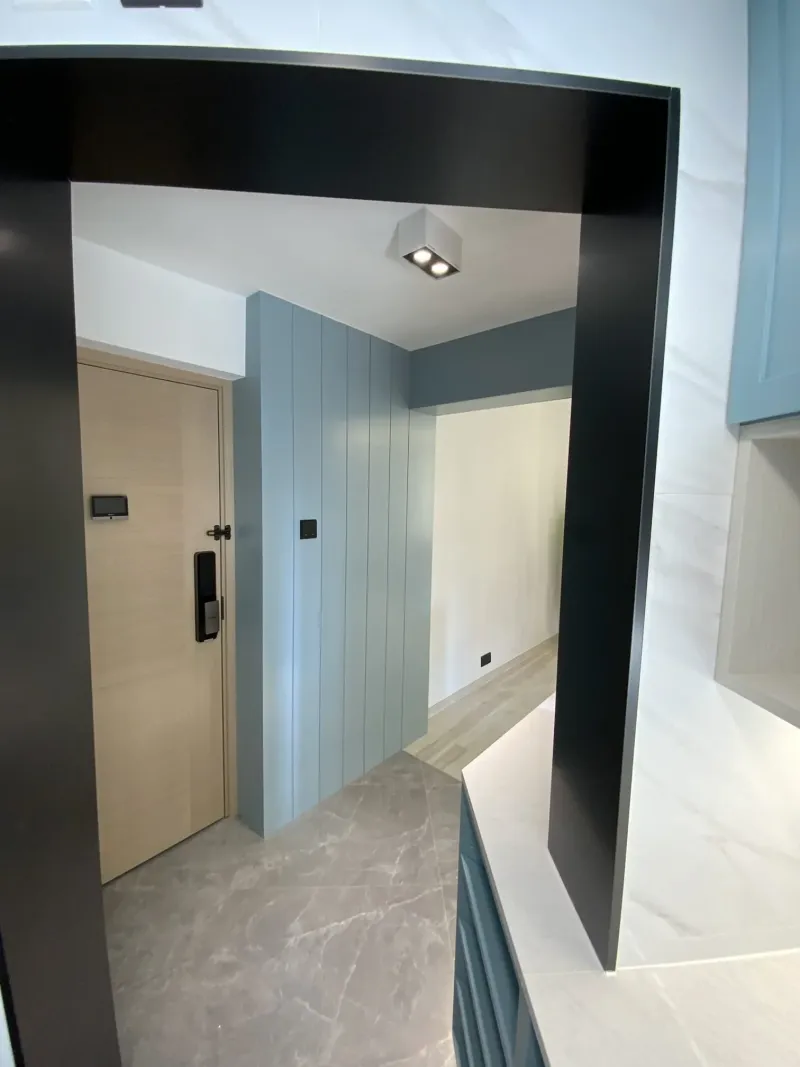 屯門兆康苑 玄關 — 到頂鞋櫃連換鞋凳