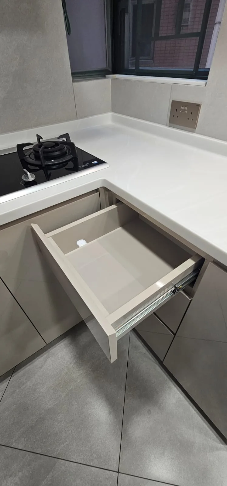 盈翠半島廚房緩衝抽屜設計